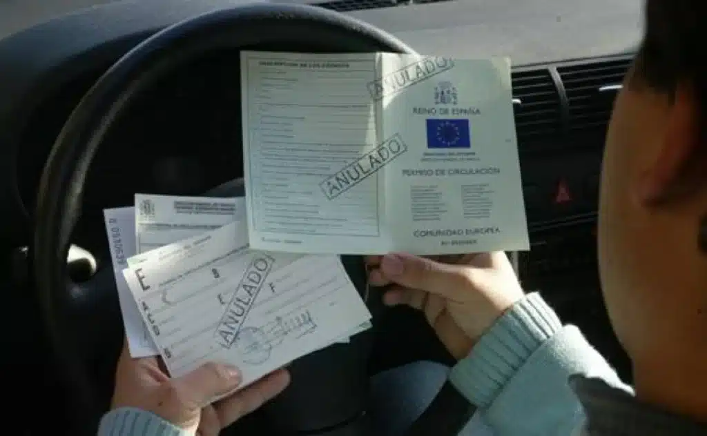 Cómo Resolver Discrepancias en la Documentación Vehicular 3 Documentación del vehículo y posibles discrepancias